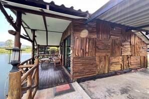 غرفة - منظر للبحيرة | شرفة/رواق