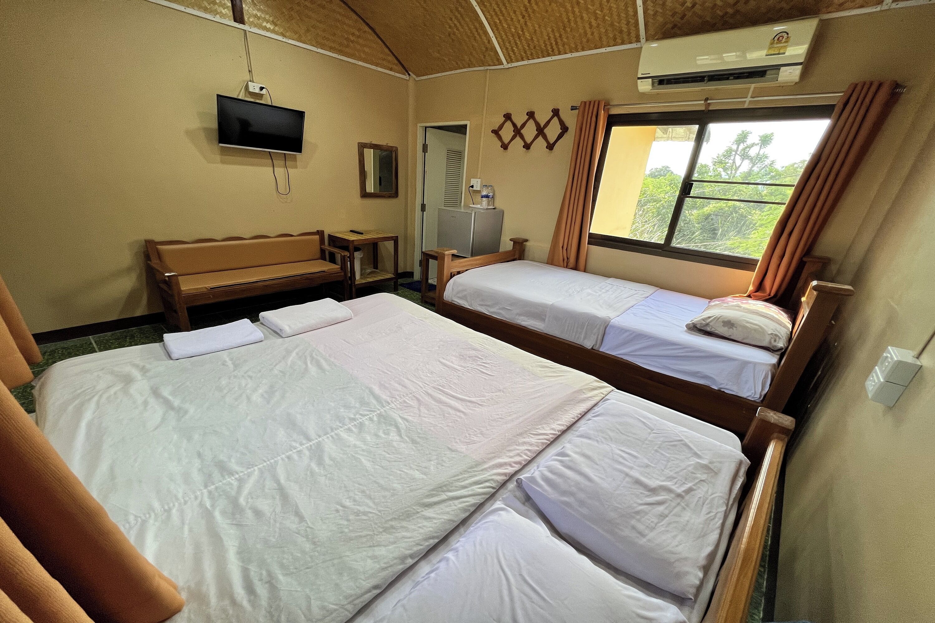 Desk, free WiFi, bed sheets