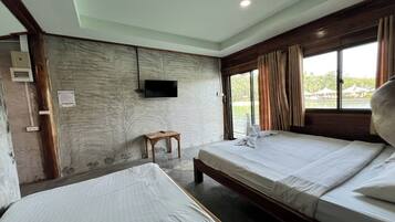 Room, Lake View | Desk, free WiFi, bed sheets