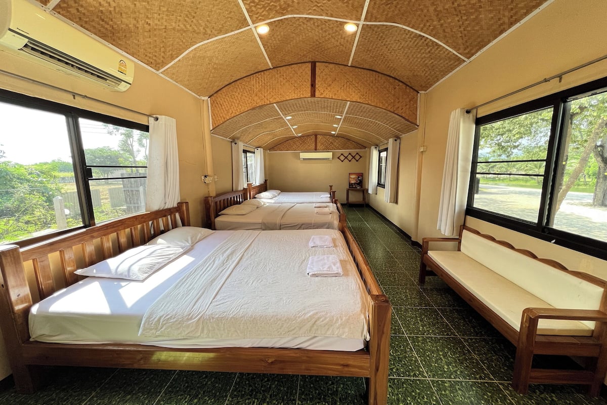 Cabaña superior | Escritorio, wifi gratis y ropa de cama