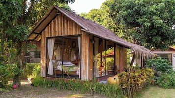 Cottage | Free WiFi, bed sheets