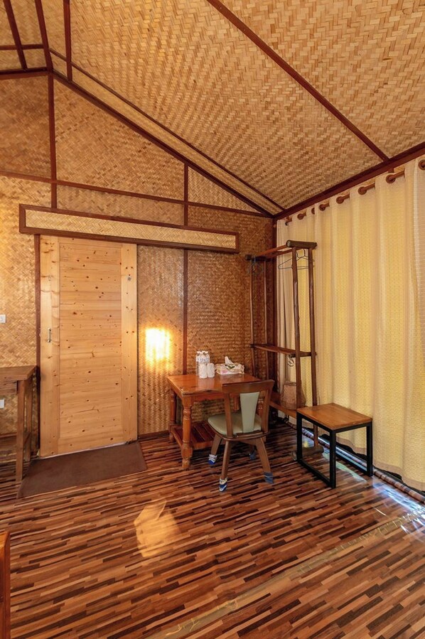 Free WiFi, bed sheets - Lion Cafe Resort (Hang Dong)