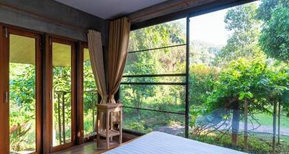 Lion Cafe Resort