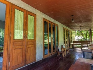 Free WiFi, bed sheets - Lion Cafe Resort (Hang Dong)