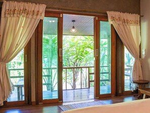 Standard Room, 1 Queen Bed | Free WiFi, bed sheets - Lion Cafe Resort (Hang Dong)