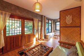 Double Room, Garden View | Free WiFi, bed sheets - Lion Cafe Resort (Hang Dong)