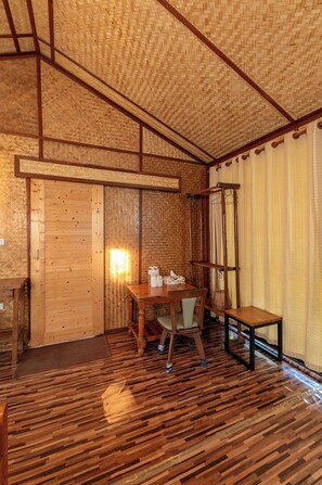 Free WiFi, bed sheets - Lion Cafe Resort (Hang Dong)