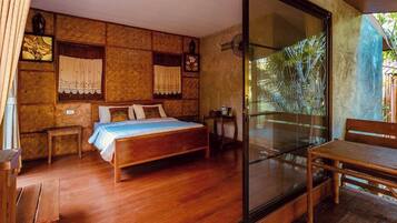 Room, 1 Bedroom, River View | Pemandangan dari bilik