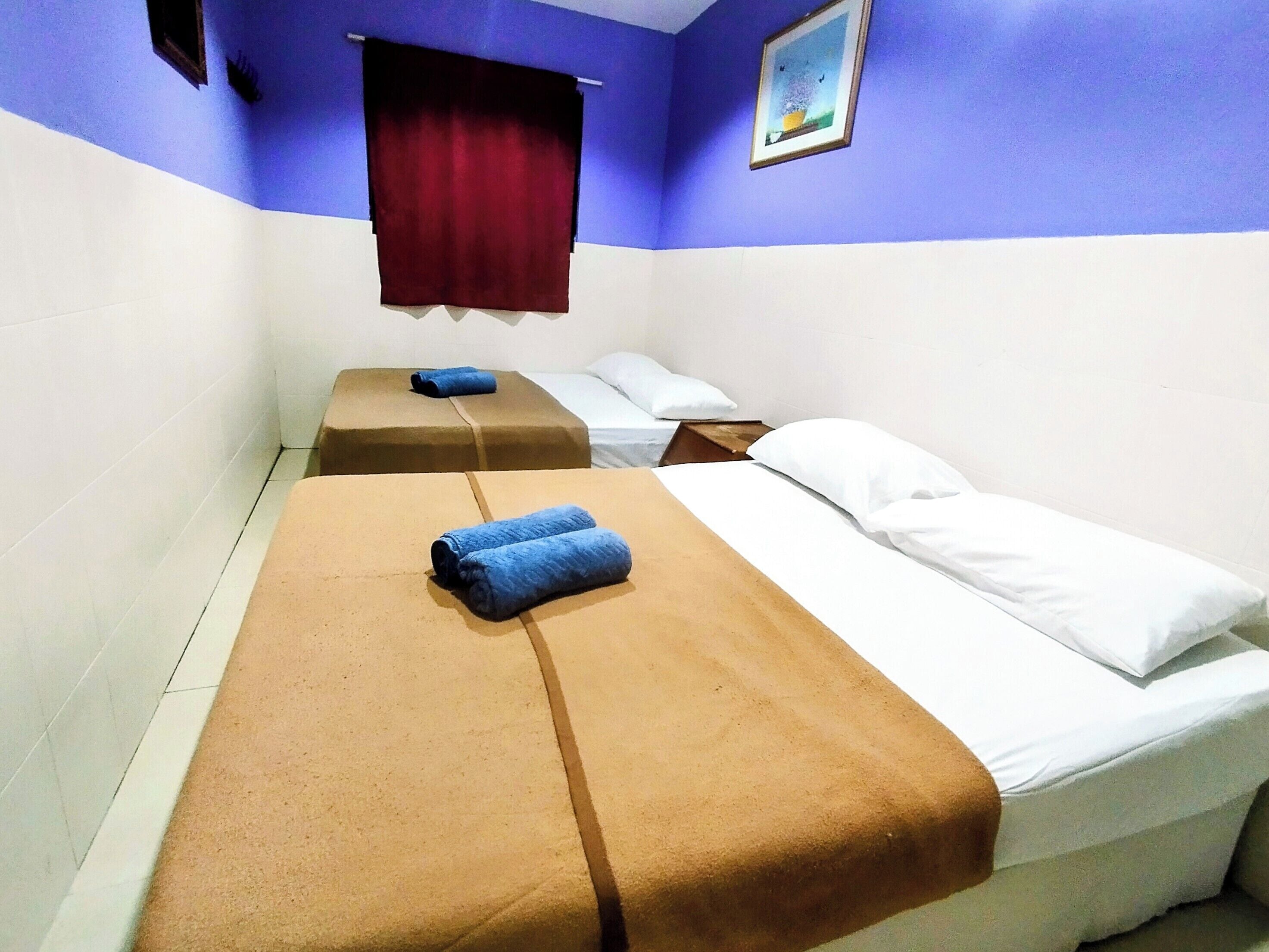 Family Double Room, 2 Queen Beds | Free WiFi, bed sheets