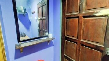 Single Room | Free WiFi, bed sheets