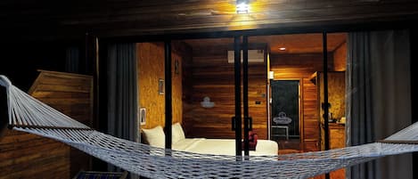 Exclusive Triple Room | Desk, rollaway beds, bed sheets