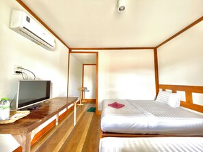 Bungalow | Desk, rollaway beds, bed sheets - Mataburi River Kwai Resort (Sai Yok)