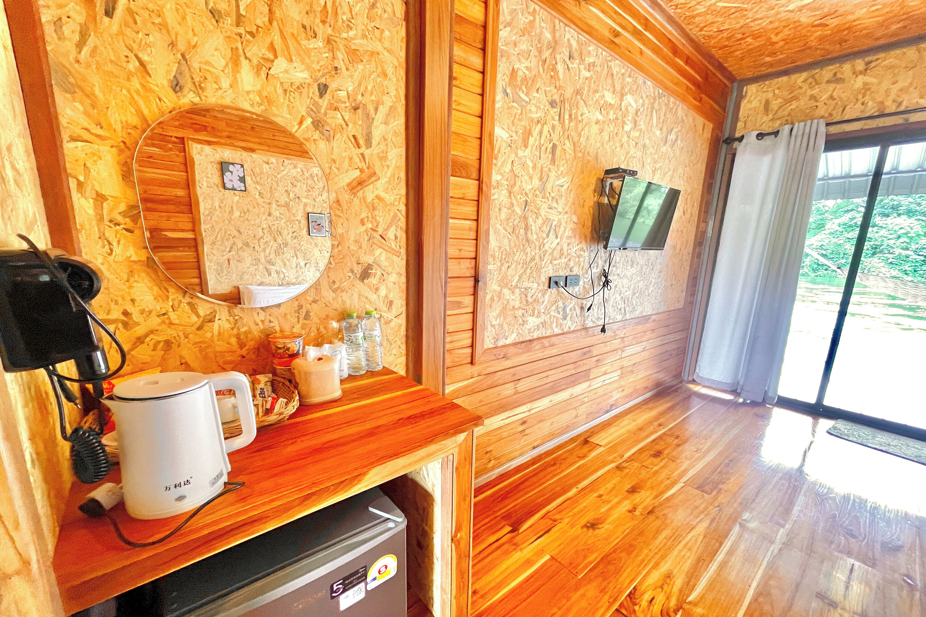 Double Room | Desk, rollaway beds, bed sheets