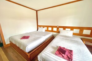 Bungalow | Desk, free WiFi, bed sheets - Mataburi River Kwai Resort (Sai Yok)