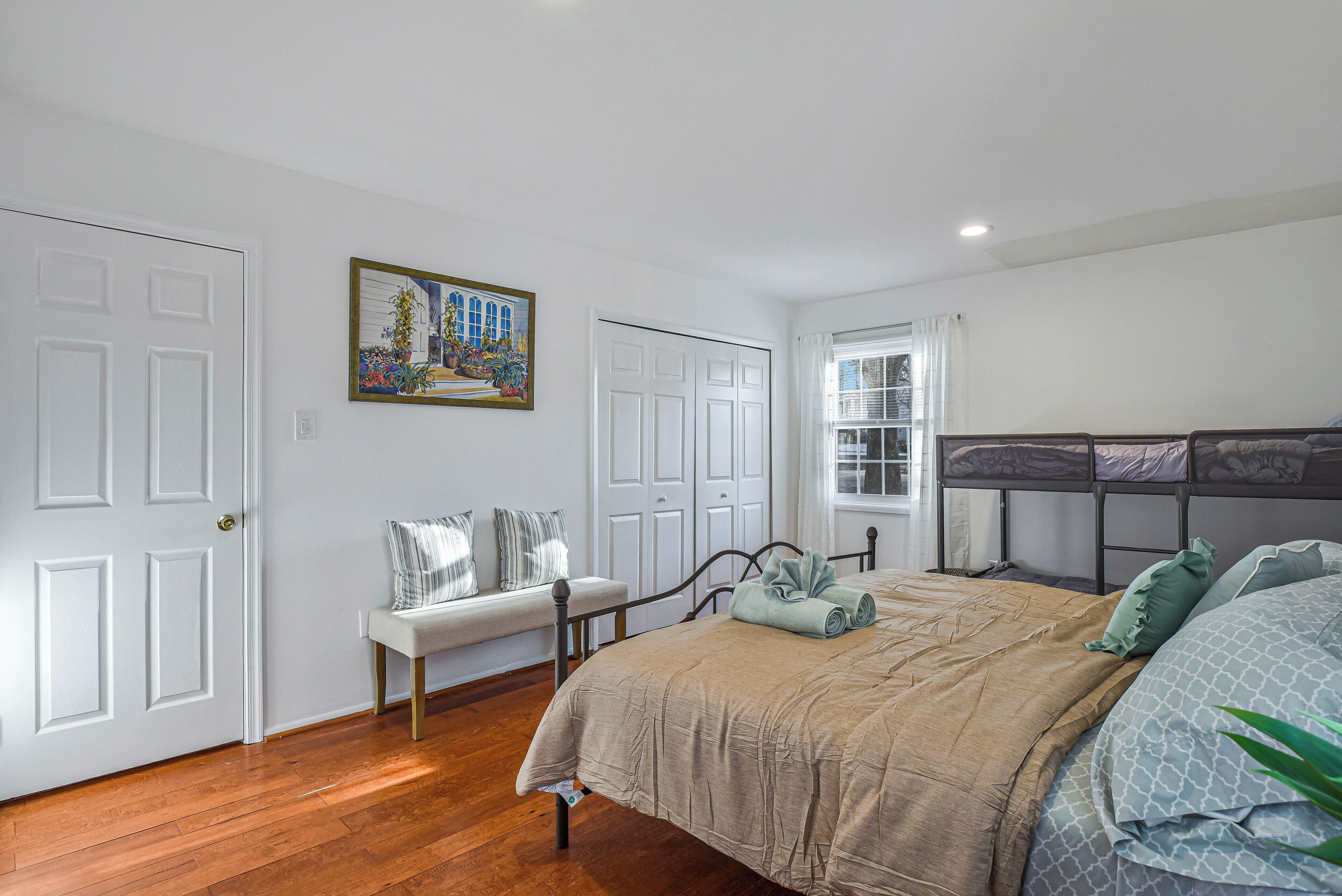 4 soverom, skrivebord, strykejern/-brett og wi-fi (inkludert)