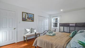 4 soverom, skrivebord, strykejern/-brett og wi-fi (inkludert)