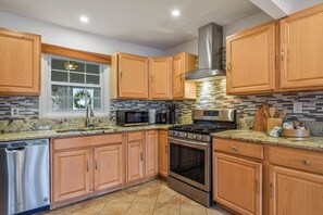 ميكروويف، فرن، موقد طهي مسطح، غسالة أطباق