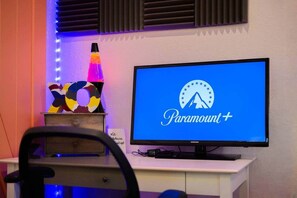 Interior - The Art Nook | 5 Mins to Airport| Peaceful Retreat (Boise)