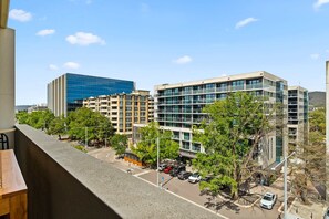 Property grounds - Braddon Retreat: Spacious 1-Bed with Parking (Braddon)
