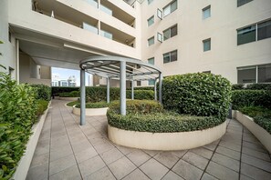 Terrace/patio - Braddon Retreat: Spacious 1-Bed with Parking (Braddon)