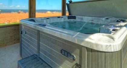 Waterfront Haven- Hot Tub- Kayak Access- 7 minutes from Summerside