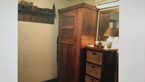 Unclassified image, 3 of 9, button - Mangels, Unique,  charming  cottage  located in picturesque  country side. (Tai Tapu)