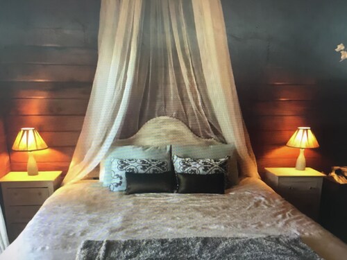 Mangels, Unique,  charming  cottage  located in picturesque  country side.