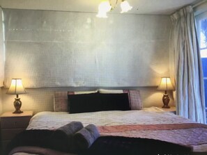 3 slaapkamers, een strijkplank/strijkijzer, internet, beddengoed