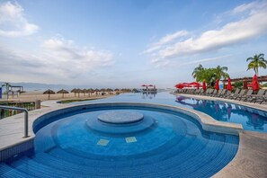 Pool - Oceanfront Grand Venetian Condo • Private Balcony • Pools • Gym • Beach Access (Puerto Vallarta)