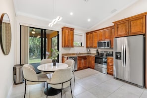 Private kitchen - Private East Naples Retreat • Gated Drive • Screened Lanai • Peaceful Setting (Naples)