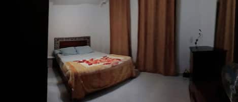 2 bedrooms, in-room safe, iron/ironing board, Internet