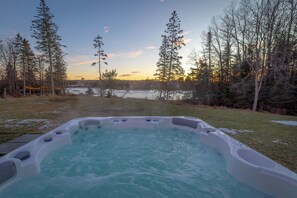 Tina de hidromasaje al aire libre