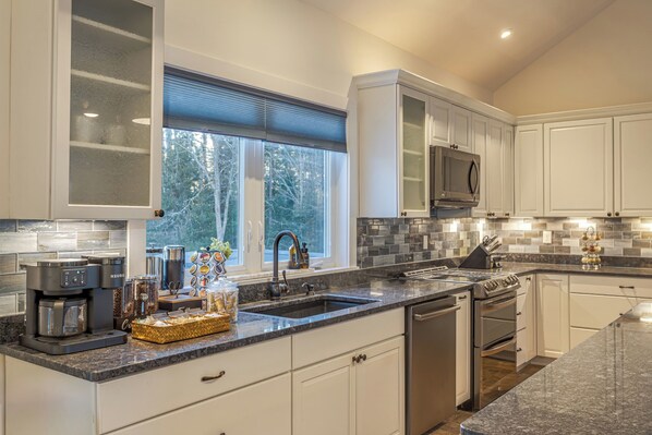 Frigorífic, microones, forn i placa de cuina 