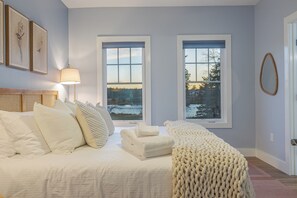 Planxa i posts de planxar, wifi gratuïta i roba de llit 