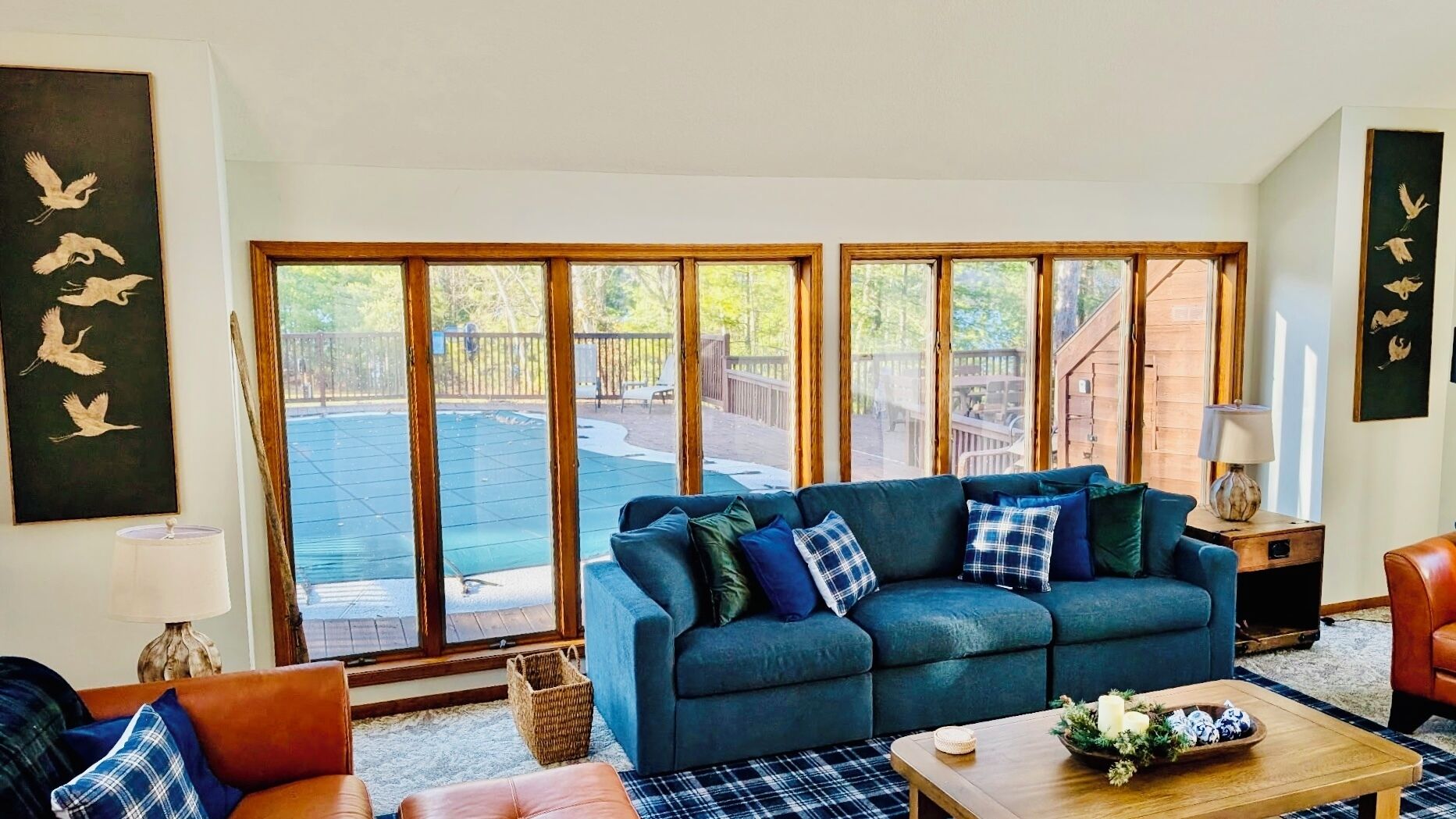 Smart TV, fireplace, video games, books