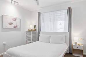 3 slaapkamers, een strijkplank/strijkijzer, wifi, beddengoed