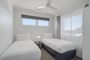 3 slaapkamers, een strijkplank/strijkijzer, wifi, beddengoed