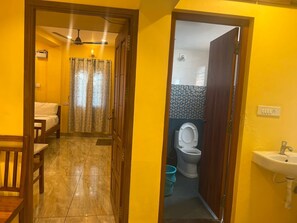 Pancuran mandi, hulu semburan mandi hujan, tuala disediakan, sabun 