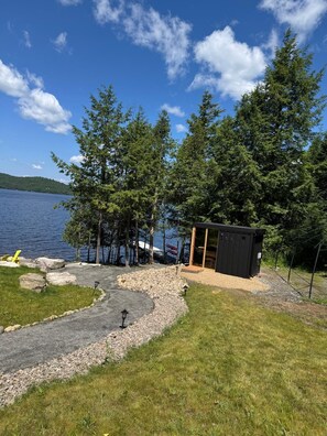 Property grounds - Sunset Paradise, Sauna & Jacuzzi  (Barry's bay)