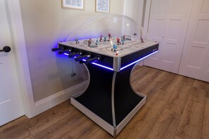 Games room - Sunset Paradise, Sauna & Jacuzzi  (Barry's bay)