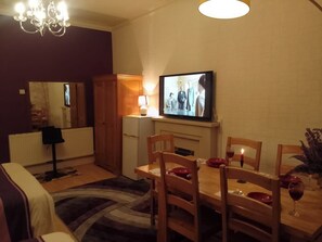 Dining - 2 Bedroom -Sleeps 7-Pets-Parking-Wifi (Birmingham)