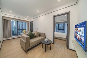 Luxury Suite, City View | Living room | TV - Dahua Group Xinn Hotel (Haikou)