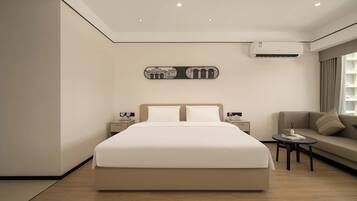 Doppia Superior, vista città | Area soggiorno | TV