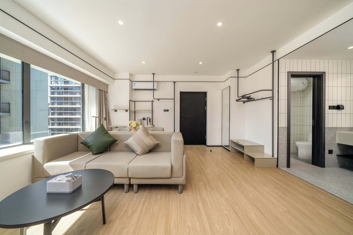 Premier Suite, City View | Desk, laptop workspace, blackout drapes, free WiFi