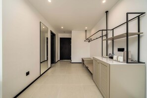 Business Twin Room, City View | Desk, laptop workspace, blackout drapes, free WiFi - Dahua Group Xinn Hotel (Haikou)