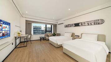 Business Twin Room, City View | Living area