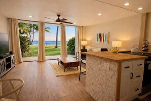 Interior - Oceanfront, cozy one bedroom condo in peaceful Ma'ili Cove, Oahu (Waianae)