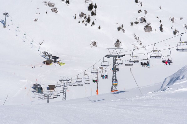 Sistema de pistas y telesillas de la estación de esquí de Leysin