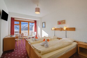 Bed - Hotel Relais Alpin Family Room & Balcony3 132, Les Mosses, Switzerland (Les Mosses)