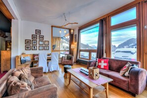 TV - Hotel Relais Alpin Family Room & Balcony5, Les Mosses, Switzerland (Les Mosses)